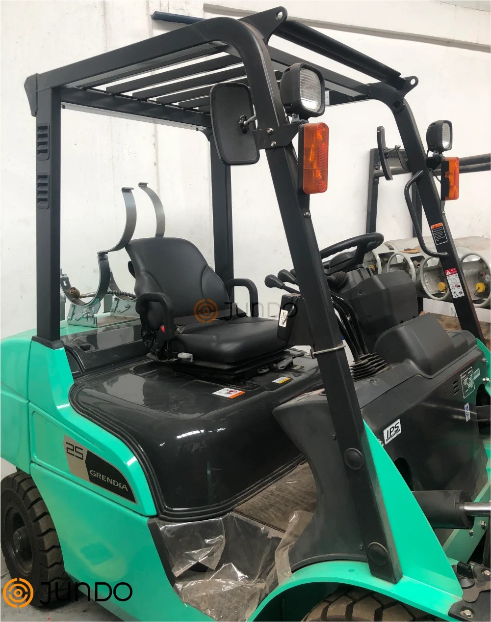 MONTACARGAS-MITSUBISHI-FG25PT-JUNDO-